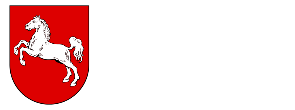 Wappen von Niedersachsen mit weißem springenden Pferd auf rotem Schild und daneben der Schriftzug „Niedersachsen“ in weißer Schrift auf schwarzem Hintergrund.